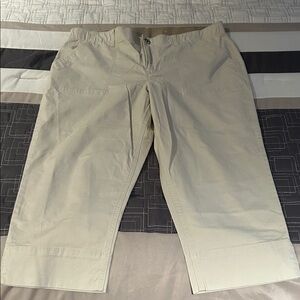 Women’s Casual Tan Capri Pants